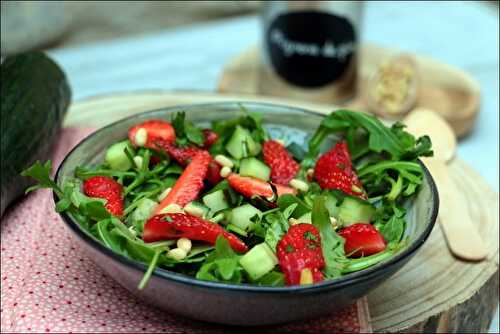Salade de fraises à la roquette et pignons