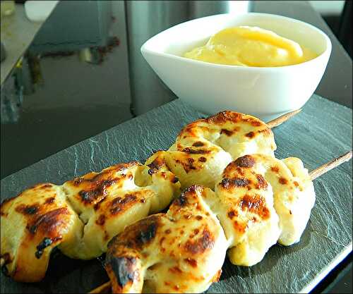 Brochettes de poulet mariné à l’orange, sauce mangue