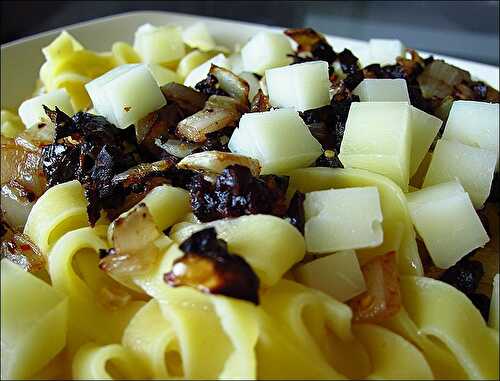 Tagliatelles au citron olives noires et fromage de brebis