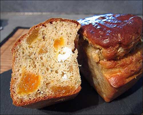 Cake au chèvre, abricot et thym