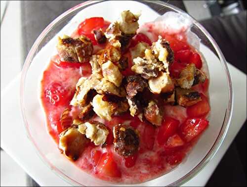 Eton mess aux fraises et noisettes caramélisées