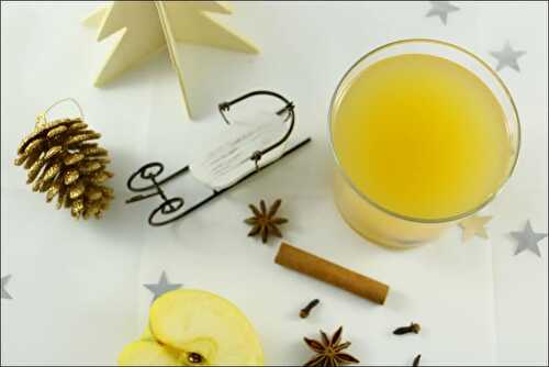 Jus de pomme épicé de Noël