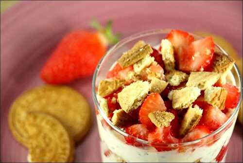 Verrine de fraises au basilic et galettes bretonnes