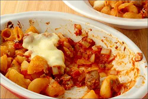 Gratin de pâtes aux tomates et chipolatas