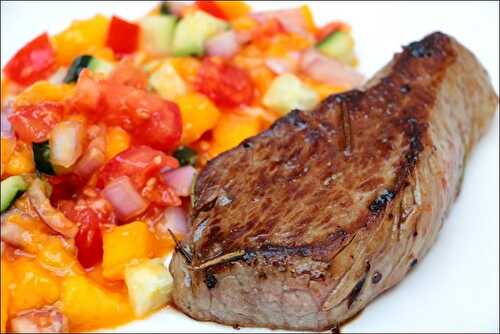 Steak au poivre et salsa à la mangue