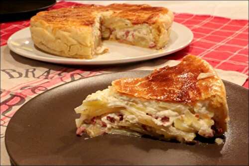 Tourte généreuse aux pommes de terre, bacon et oignon