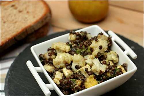 Salade de lentilles beluga à l’avocat poire et feta