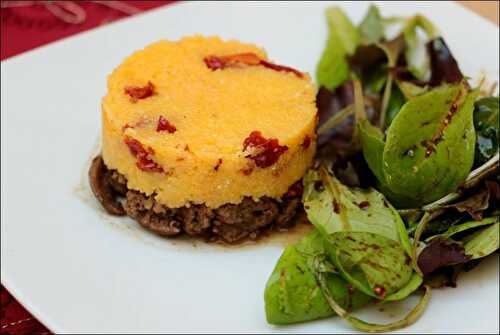 Polenta aux tomates confites, boeuf et champignons façon parmentier