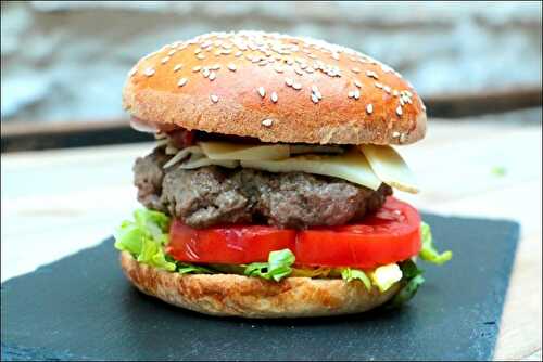 Burger au bœuf, jambon cru et ossau iraty