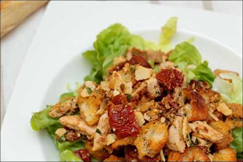 Salade romaine de croûtons au poulet et parmesan