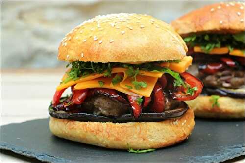 Burger oriental au bœuf, aubergine, poivron et cumin