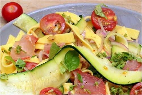 Salade de pâtes au lomo courgettes et pignons