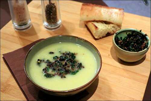 Soupe au fenouil et citron et sa gremolata d’olives noires