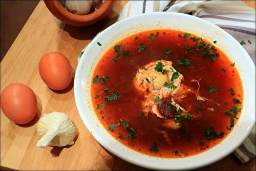 Soupe méditerranéenne au chorizo et œuf poché