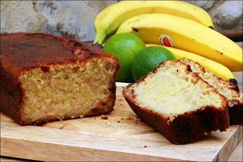 Cake à la banane, citron vert et noix de coco