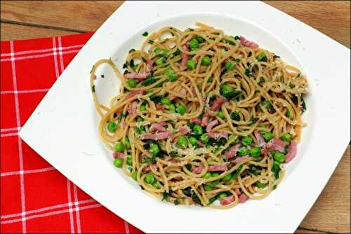 Poêlée de pâtes aux lardons et petits pois