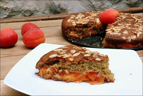 Gâteau moelleux aux abricots, huile d’olive et amandes