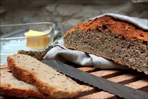 Pain cocotte à la farine d’épeautre et aux graines