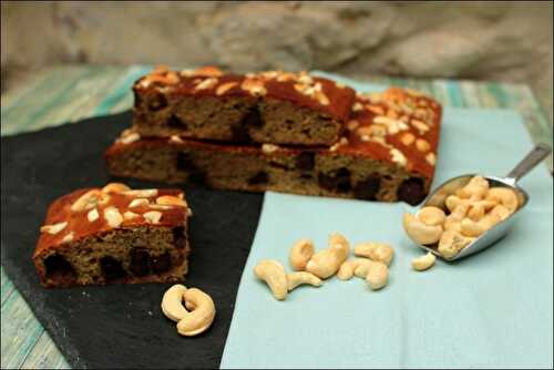 Banana cake aux noix de cajou et pépites de chocolat – sans lactose