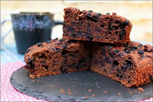 Cake healthy et moelleux au chocolat et myrtilles