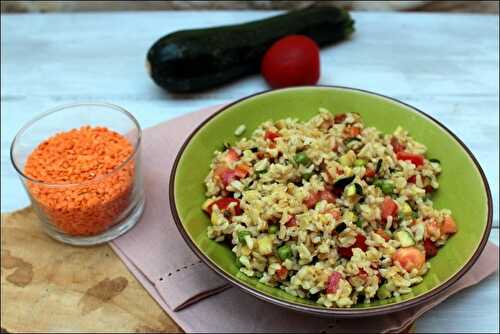 Salade de riz complet aux lentilles corail, avoine et légumes