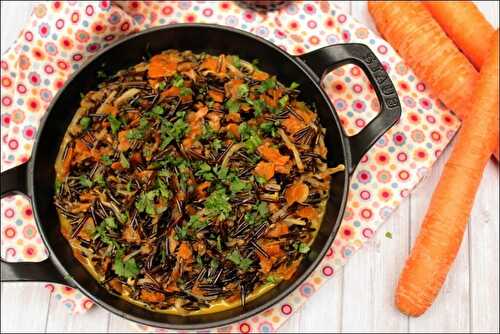 Wok de riz sauvage aux légumes, curry et lait de coco