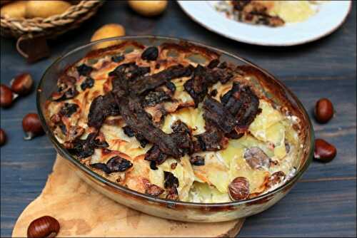 Gratin automnal de pommes de terre au lard, champignons et marrons