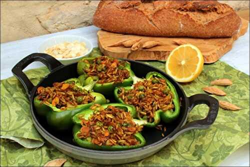 Poivrons farcis au riz indien, amandes et petits pois