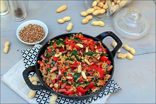 Riz sauté aux poivrons, épinards et cacahuètes