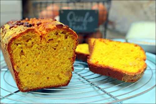 Cake au maïs parmesan et pignons de pin