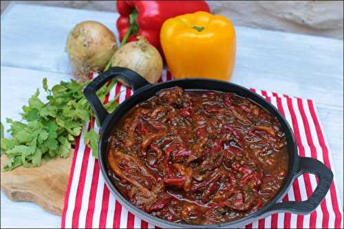 Peperonata aux oignons doux – salade italienne aux poivrons grillés