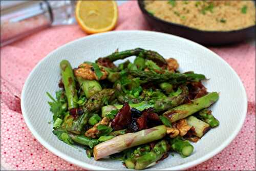 Poêlée d’asperges à la pancetta et noix