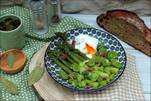 Poêlée d’asperges vertes et fèves au jus