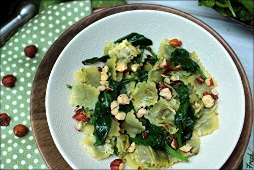 Ravioles sautées aux épinards et noisettes grillées