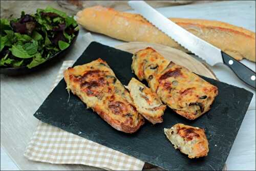 Tartines gratinées aux lardons, champignons et mozzarella