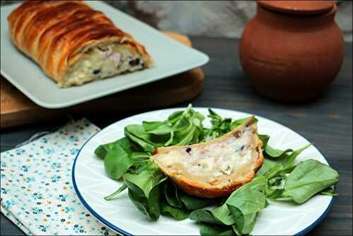 Tresse feuilletée au jambon, chèvre et olives