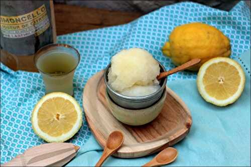 Gelato au limoncello - sorbet au citron et limoncello - à la sorbetière