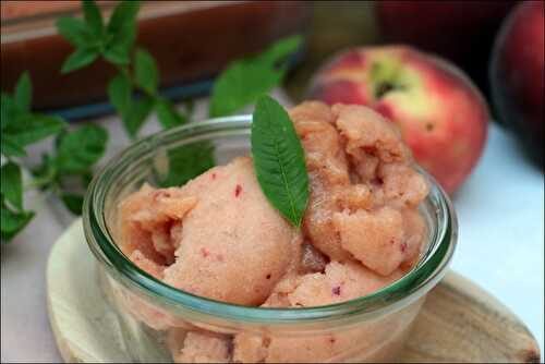 Sorbet à la pêche blanche et à la verveine - à la sorbetière