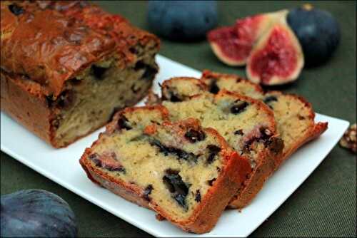 Cake aux figues, bleu et noix