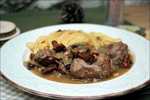 Joues de porc aux champignons et au vin blanc