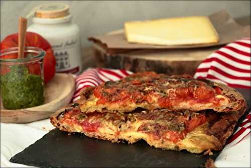 Tarte à la tomate, pesto et cantal