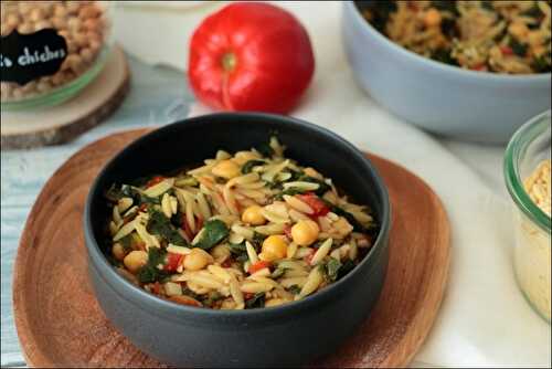 Orzo aux épinards et pois chiches à la tomate