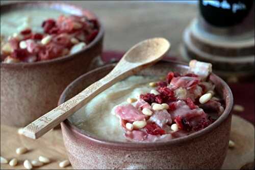 Soupe de chou-fleur à l’ail et pancetta