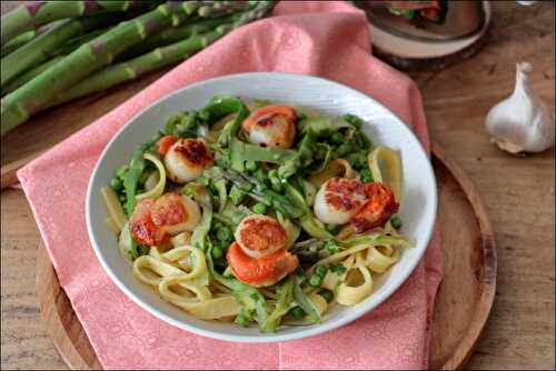 Saint-Jacques aux tagliatelles asperges et petits pois