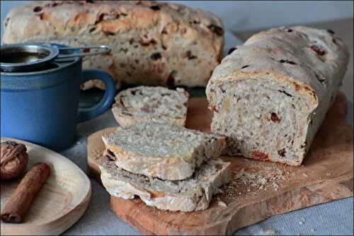 Pain aux raisins, noix et cannelle