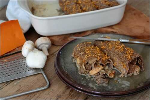 Pannequets de crêpes gratinés au poulet, champignons et mimolette