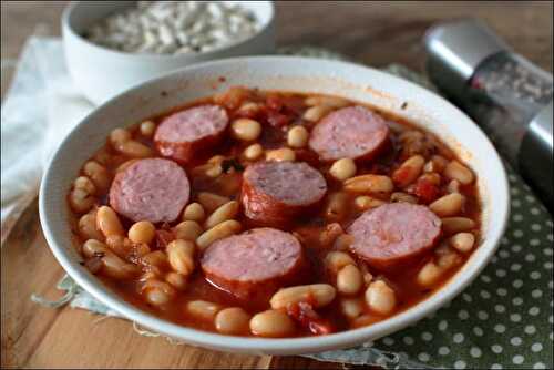 Haricots blancs tomates et saucisse de Montbéliard