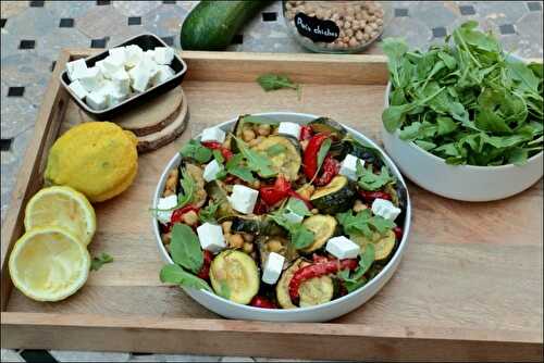 Légumes d’été rôtis, pois chiches et feta