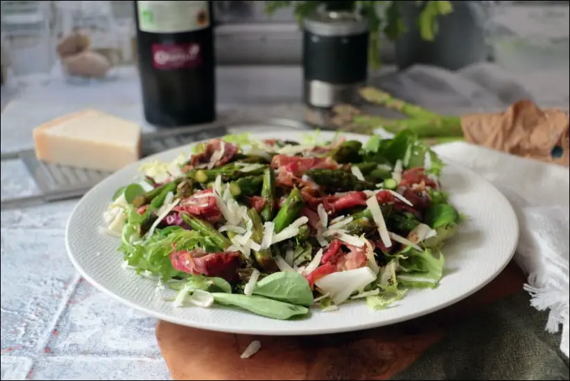 Poêlée d'asperges vertes à la coppa