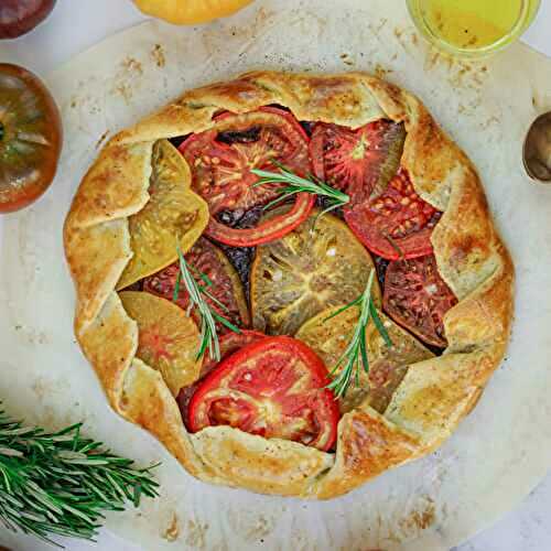 Tarte rustique tomates multicolores et tapenade